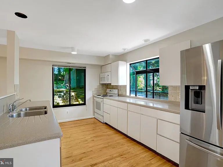 203 W Glendale Ave — Photo 15