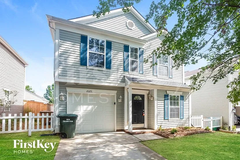 3 bed, 2.5 bath, 2115 sqft, $2,405 — Photo 4