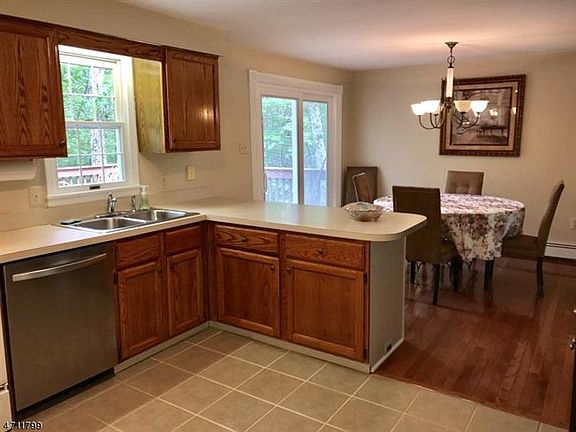 5th image of 20 Fountainhead Dr