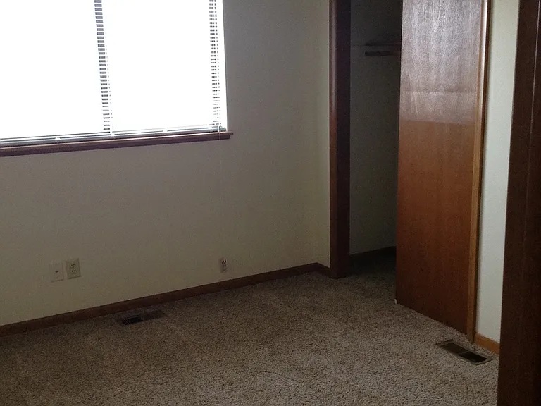 717 Ridgewood Dr — Photo 12
