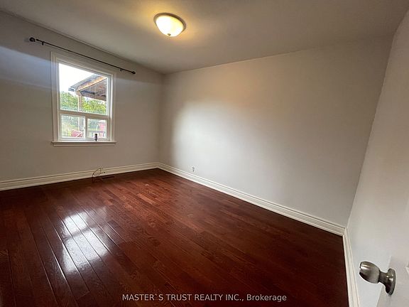 4th image of 10 Heather Rd