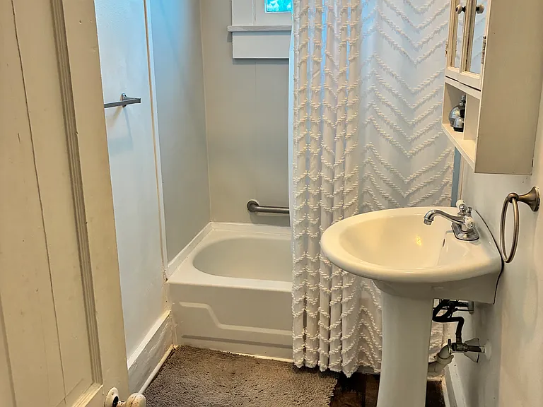 406 E Hanna St — Photo 8