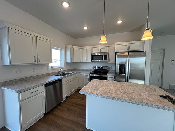 5th image of 408 16th St NE