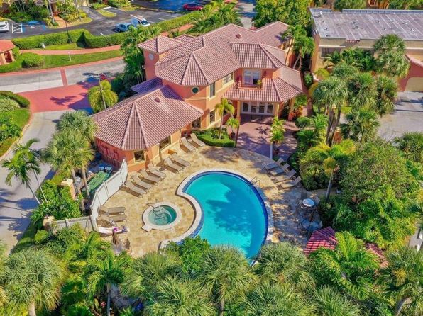 300 Uno Lago Dr APT 303