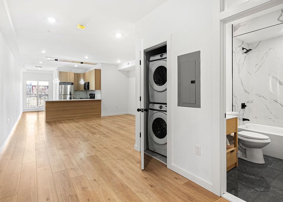1st image of 1724 N 22nd St #4