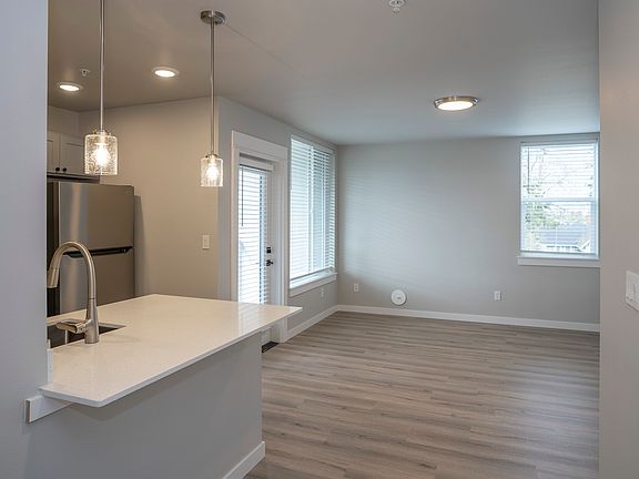4th image of 638 N Trafton St #410