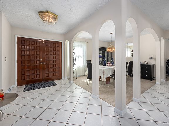 3rd image of 903 N Sanborn Dr