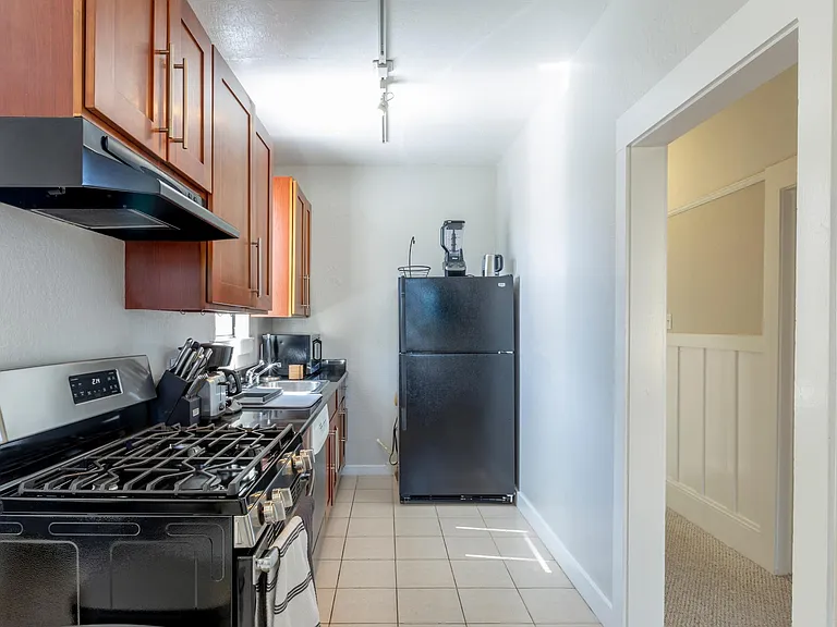 653 Minna St — Photo 6