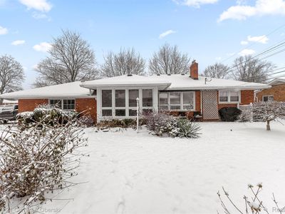 25703 Loch Lomond Dr, Dearborn Heights, MI, 48125