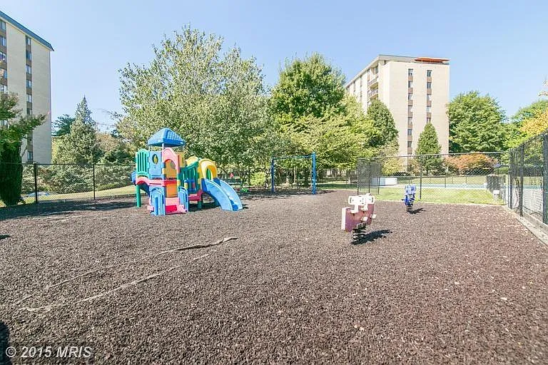 3100 S Manchester St #9 — Photo 25