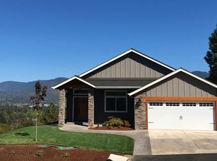 2333 Robertson Crst, Grants Pass, OR 97527