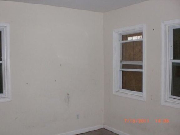 4th image of 225 Hipp St SW