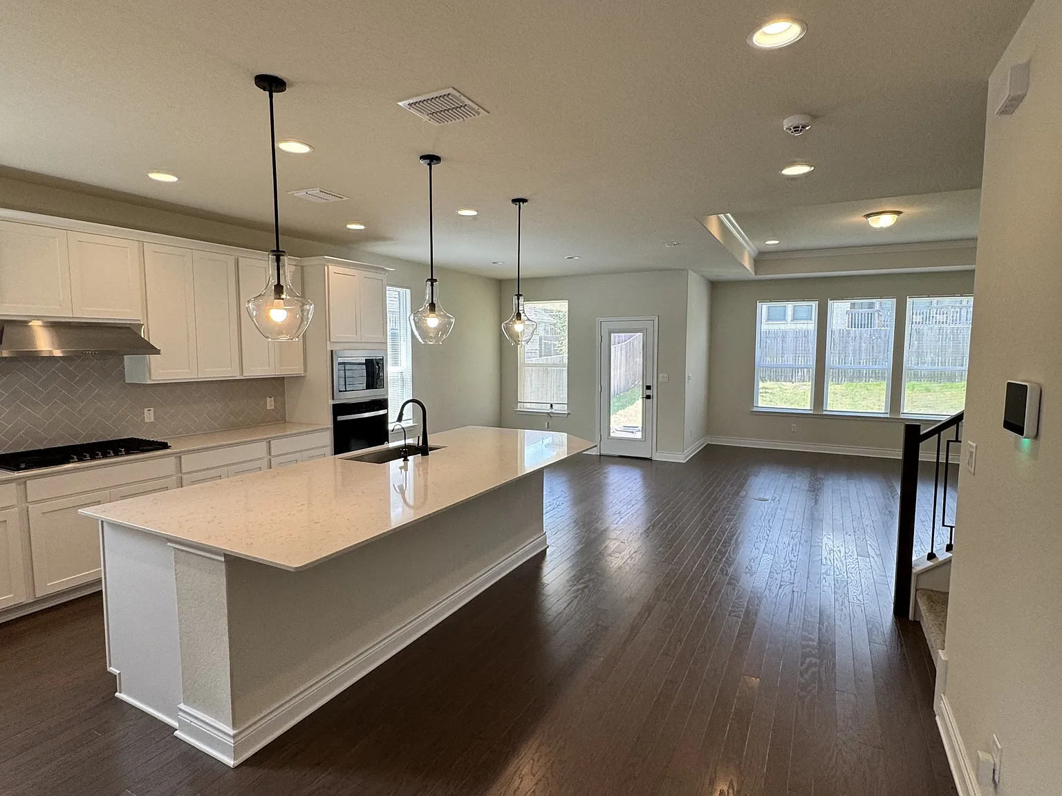 2027 Knippa - 1 — Photo 4