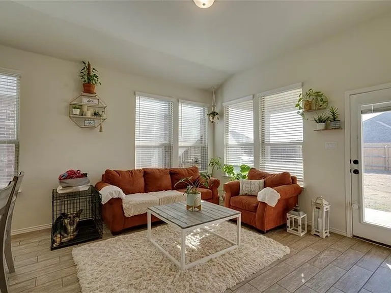 401 Duroc Dr — Photo 6
