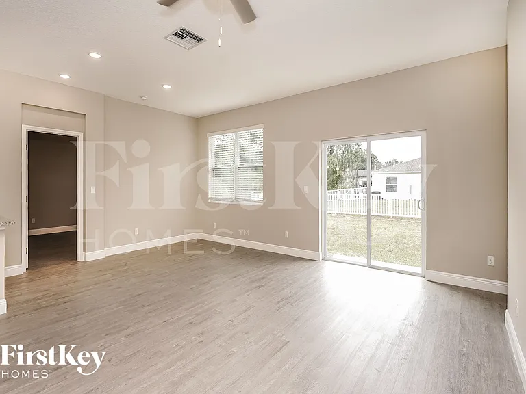 674 Tobias St SE — Photo 4