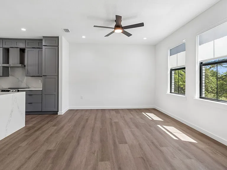 1218 E Kay St #14 — Photo 34
