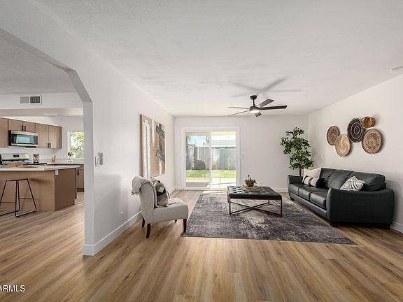 4th image of 402 W EL PRADO Road