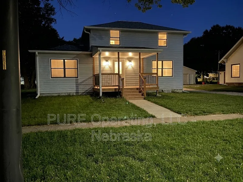 4 bed, 3.5 bath, 1368 sqft, $1,950 — Photo 2