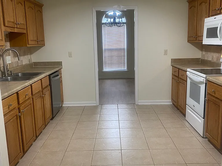233 Grove Ln — Photo 2