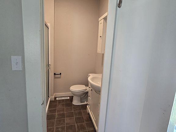 3rd image of 613 7th St