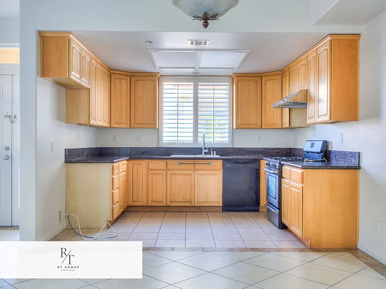 515 Florence Ave — Photo 6