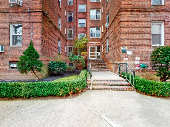 2552 East Seventh Street image 1 of 15