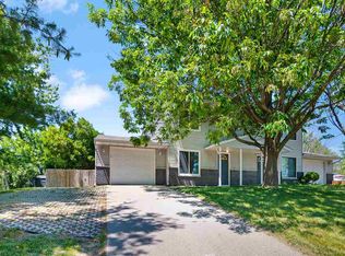 1821 N Ridge Dr, Coralville, IA 52241