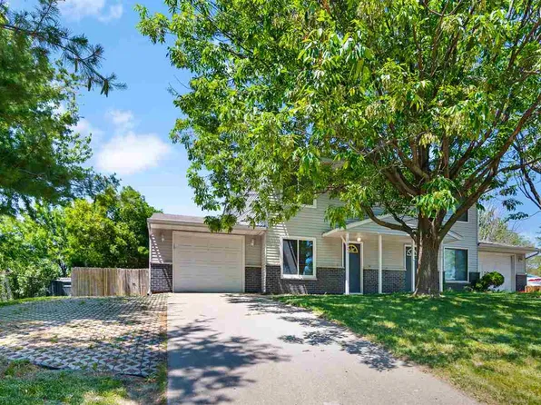 1821 N Ridge Dr, Coralville, IA 52241
