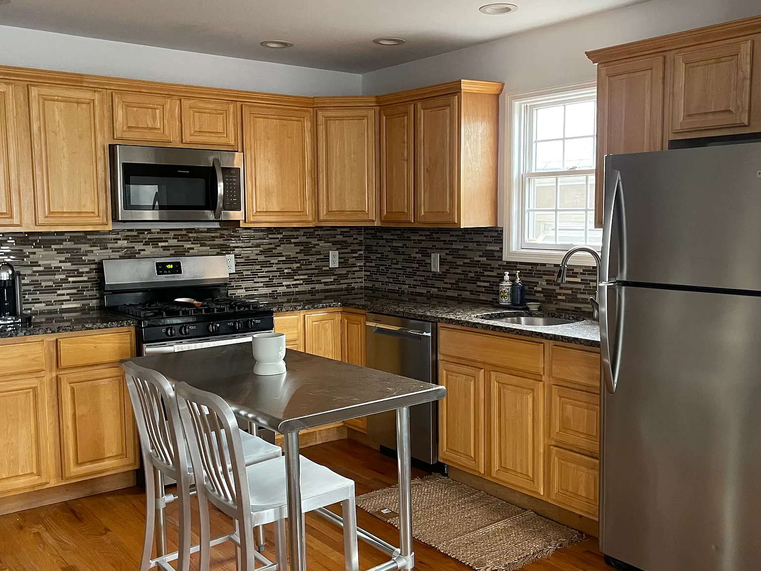 3 bed, $4,000 — Photo 3