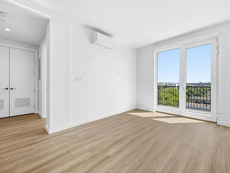 100 Sullivan Pl #612 — Photo 4