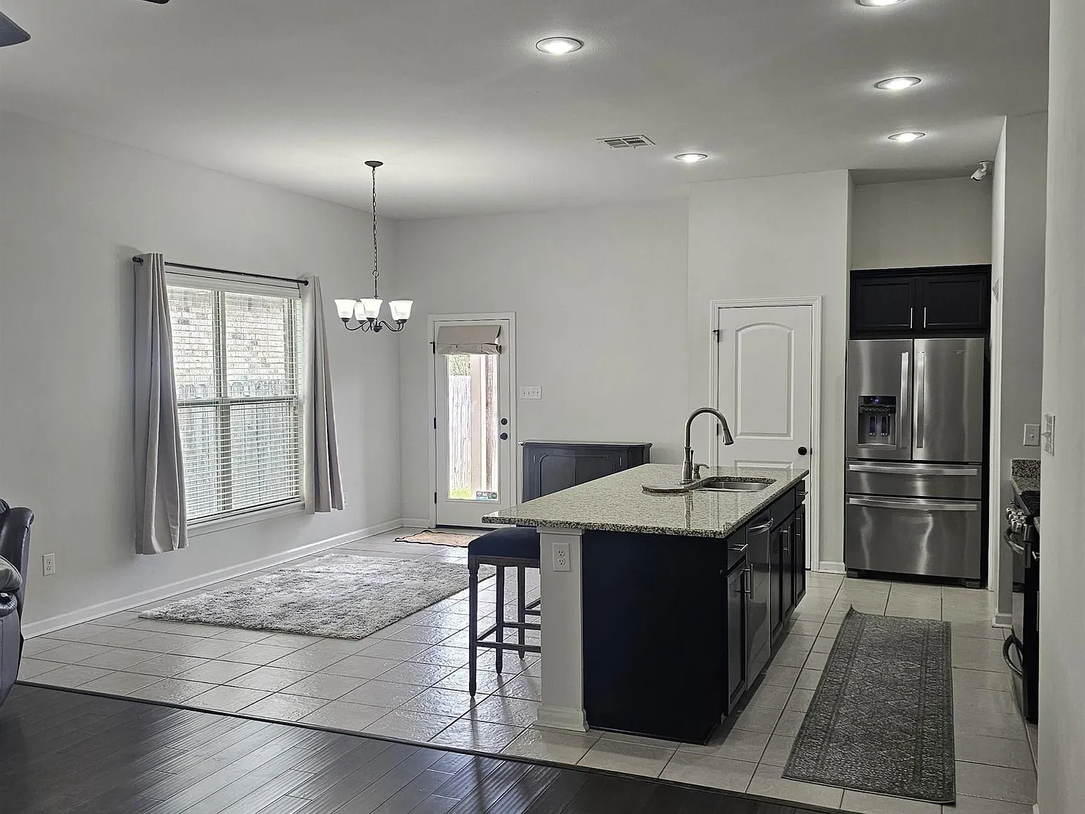 3 bed, 1692 sqft, $2,500 — Photo 3