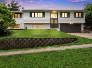 2035 Birchwood Dr NE, Cedar Rapids, IA 52402
