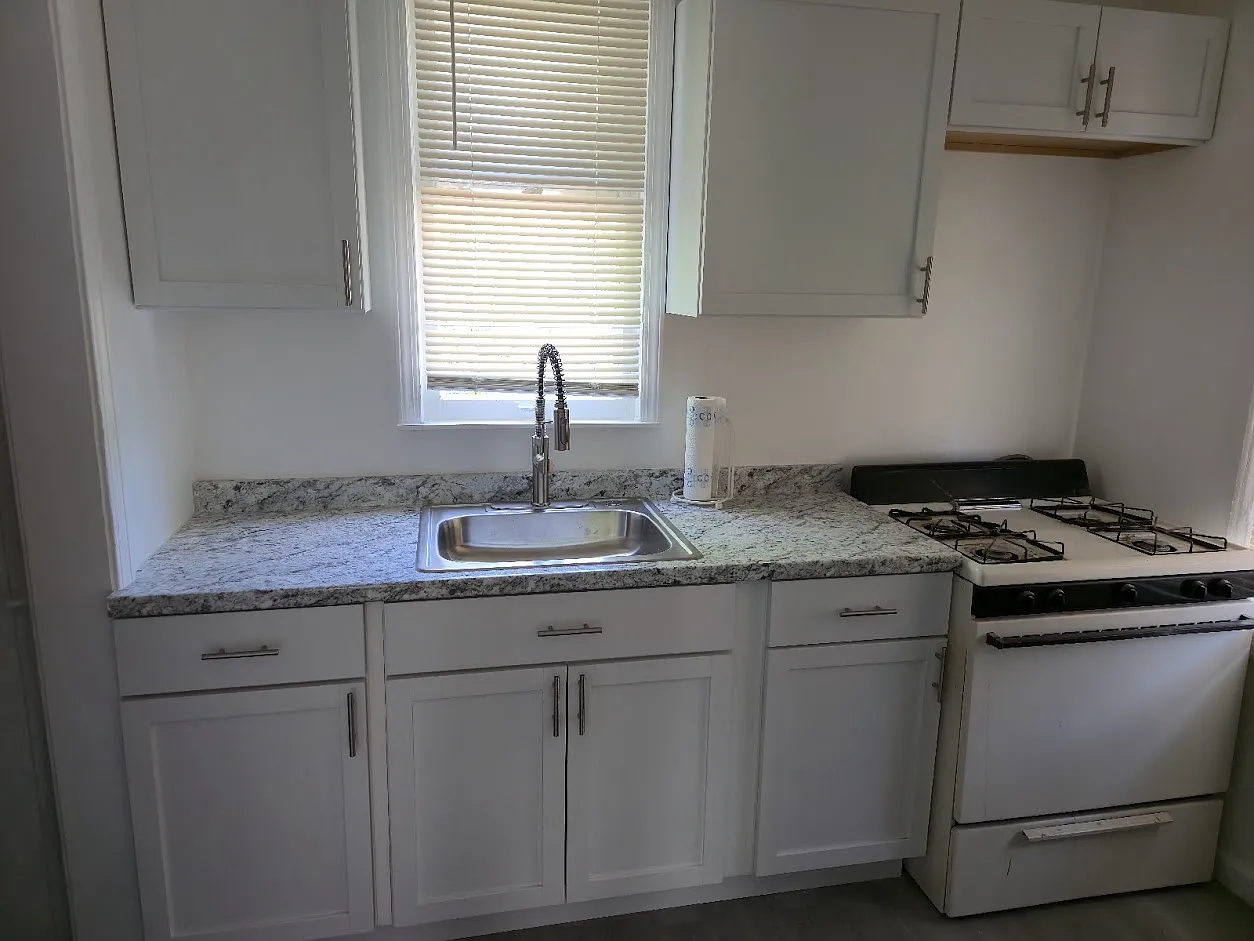 3 bed, 727 sqft, $1,500 — Photo 3