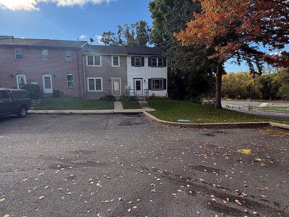 1st image of 8 Bentley Ct