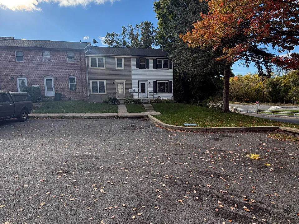 8 Bentley Ct