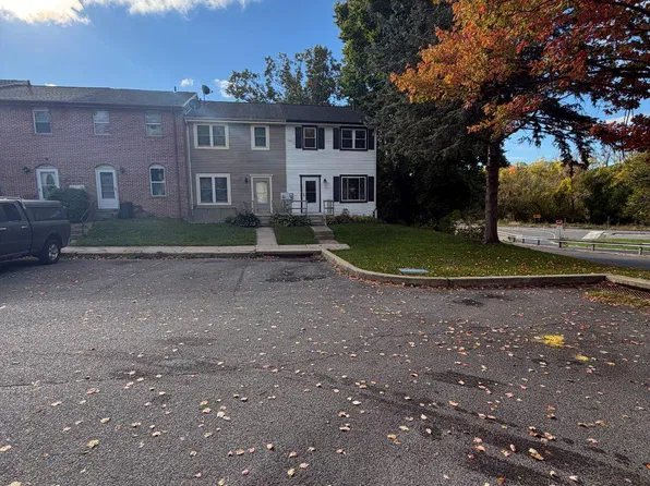 8 Bentley Ct, Reading, PA 19601
