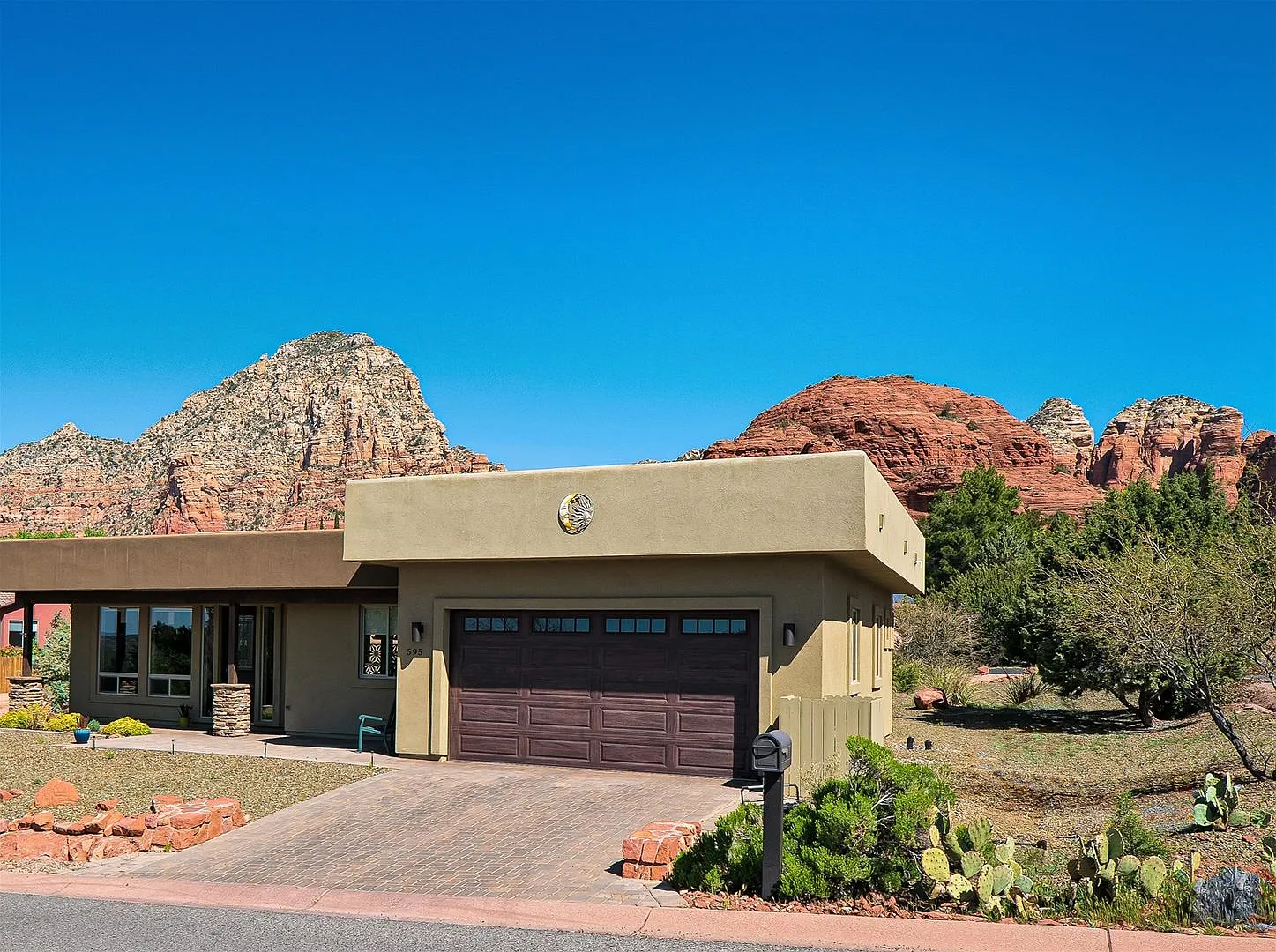 Beautiful Home In The Heart of West Sedona! — Photo 2