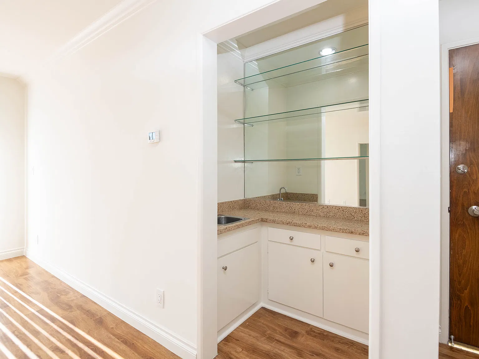 1 bed, 940 sqft, $3,195 — Photo 4