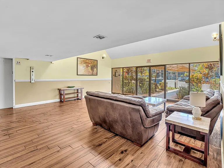 220 Lakeview Dr #210 — Photo 42