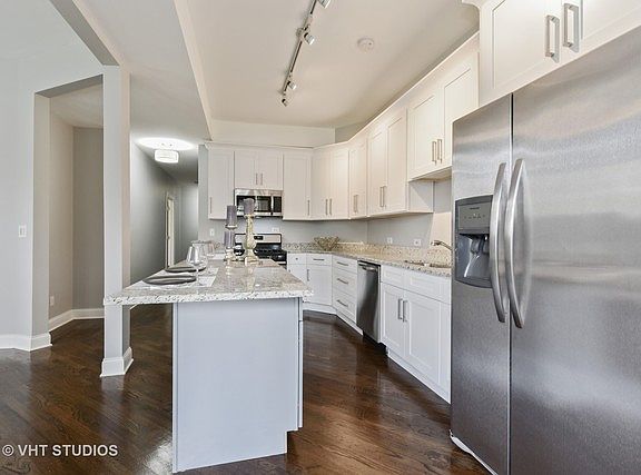 4th image of 4404 S Prairie Ave #1N