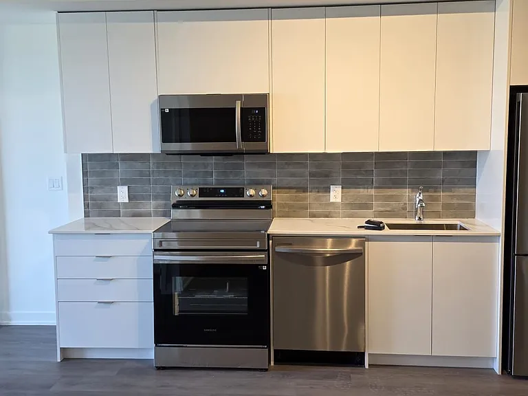 33 Erie Ave #404 — Photo 7
