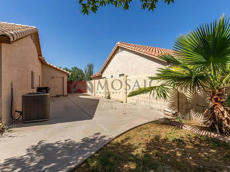 2135 E Brooks St — Photo 33