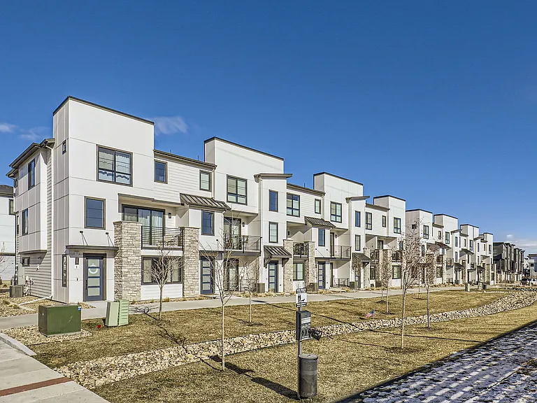 2074 S Holly St #5 — Photo 3