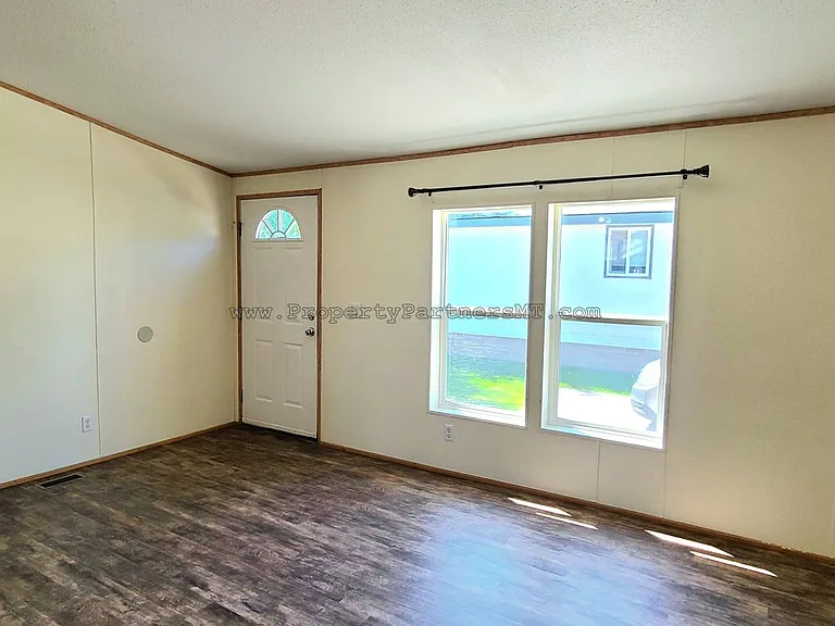 110 Sunlight Ave — Photo 2