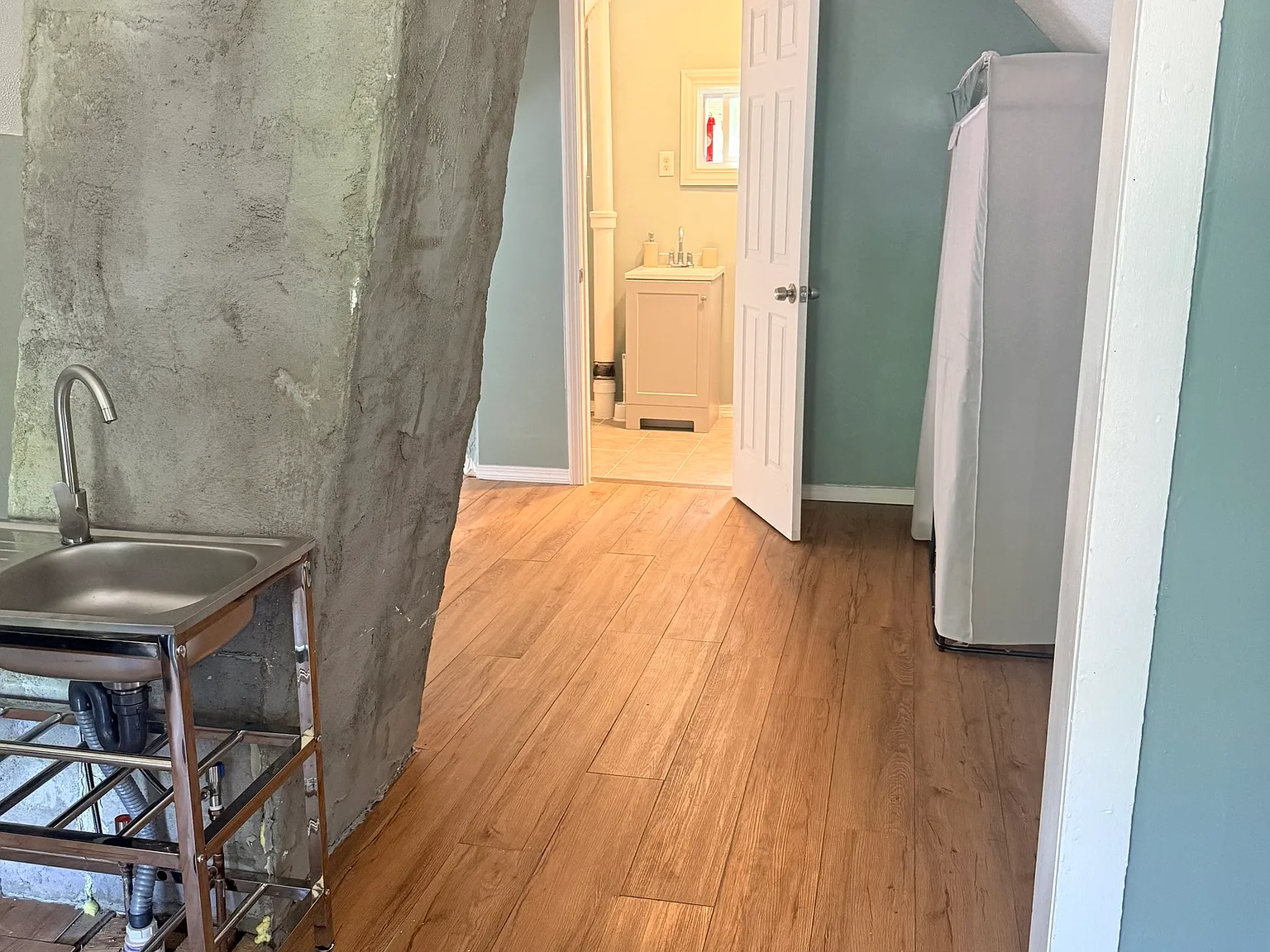 Studio, 1.0 bath, 1694 sqft, $1,400 — Photo 3