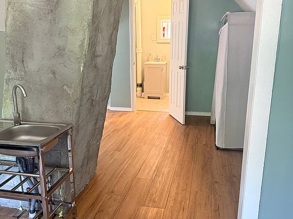3rd image of 254 Bassett St