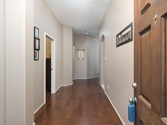 4th image of 420 Creekpoint Ct