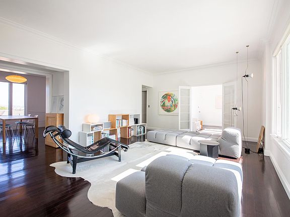 3rd image of 1424 N Crescent Heights Blvd