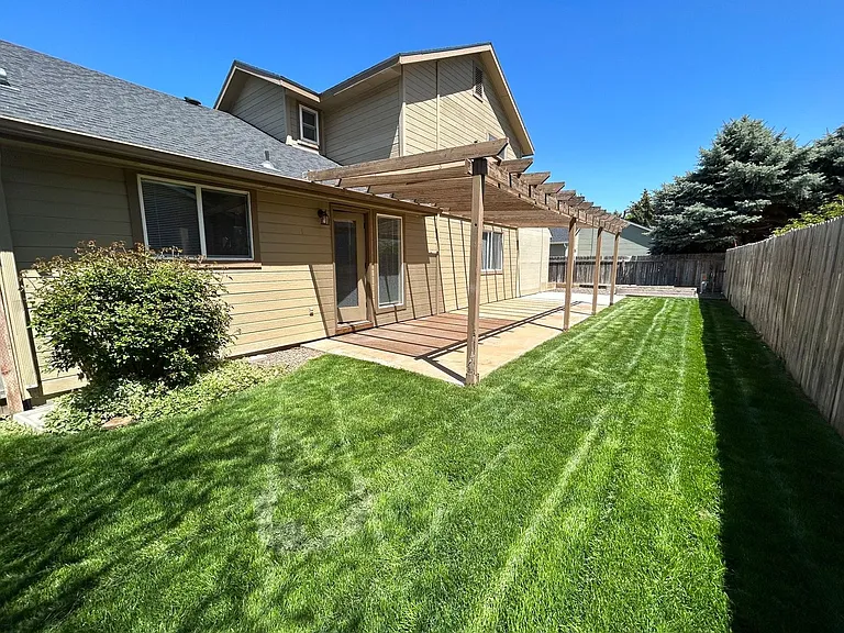 721 E Hawk St — Photo 33