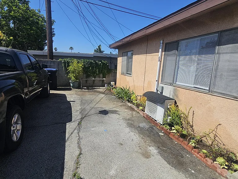 1214 E Broadway #B — Photo 20